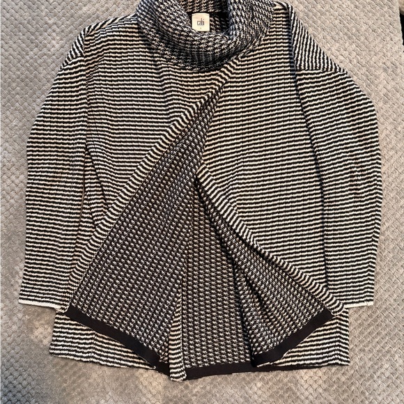 CAbi Sweater Womens Small Black White Fergie Split Front/Back 100% Cotton - Picture 4 of 9